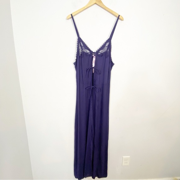 SALVAGE X FENTY A Peek Behind The Lace Maxi Slip - Picture 11 of 12